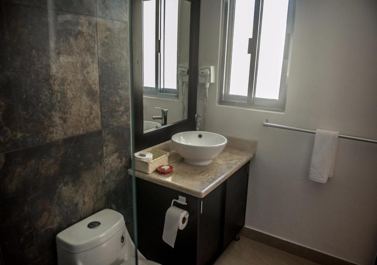 Sunrise 42 Suites By Holiday In Playa بلايا ديل كارمن المظهر الخارجي الصورة