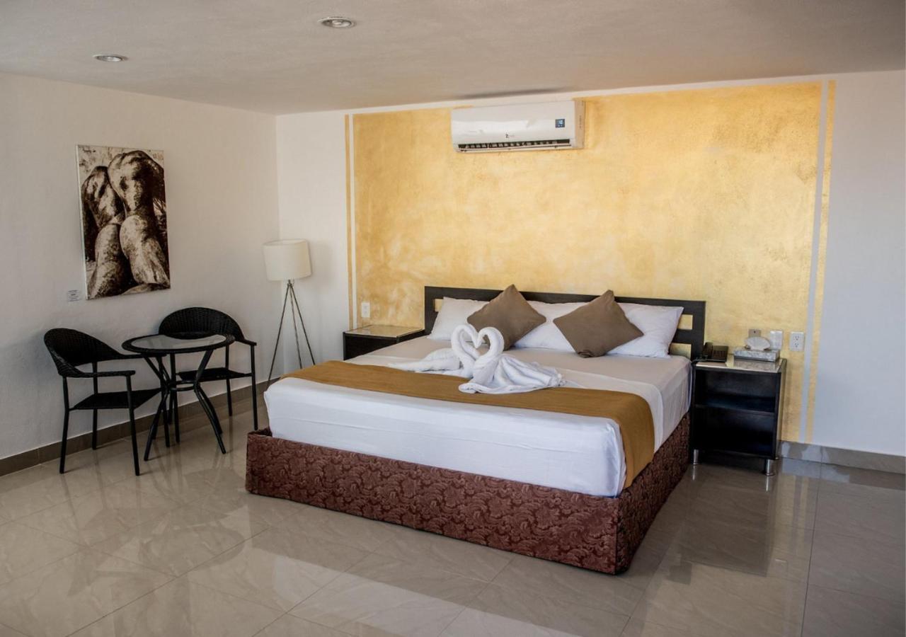 Sunrise 42 Suites By Holiday In Playa بلايا ديل كارمن المظهر الخارجي الصورة