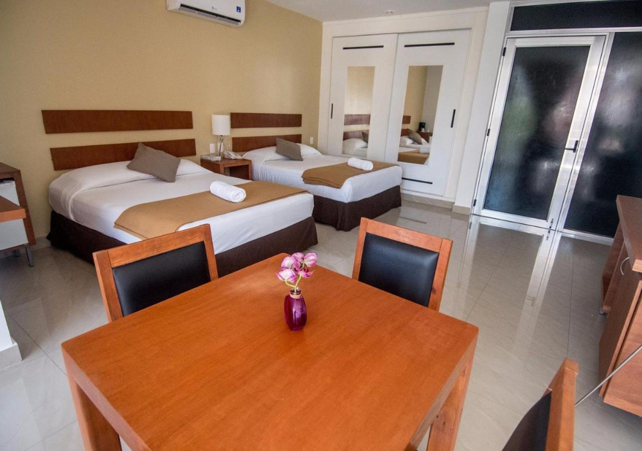 Sunrise 42 Suites By Holiday In Playa بلايا ديل كارمن المظهر الخارجي الصورة