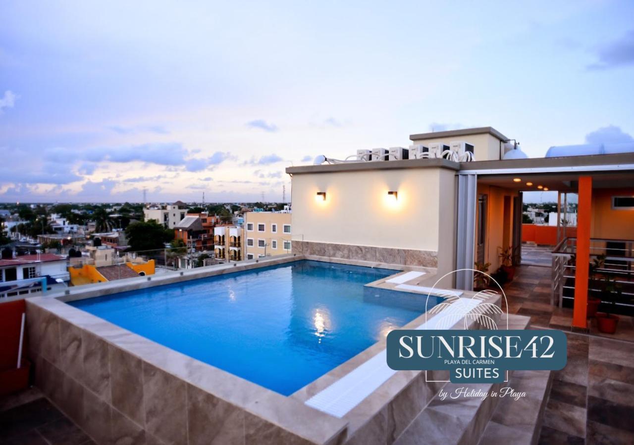 Sunrise 42 Suites By Holiday In Playa بلايا ديل كارمن المظهر الخارجي الصورة